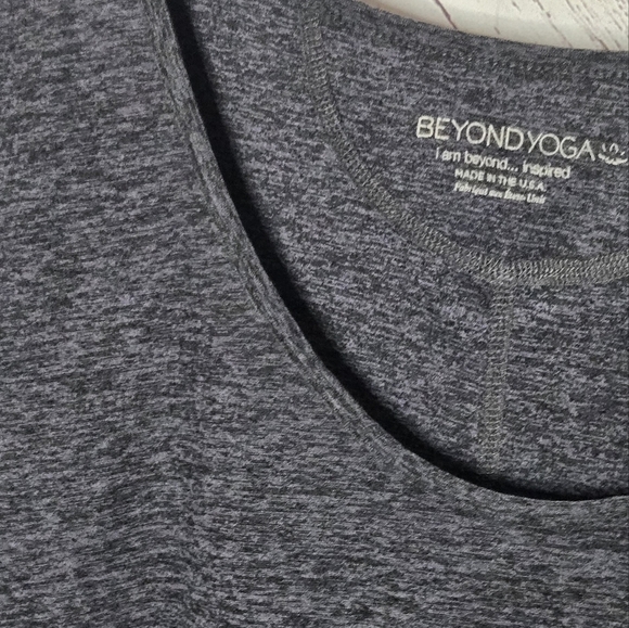 Beyond Yoga Slate Gray Tee - Picture 2 of 4
